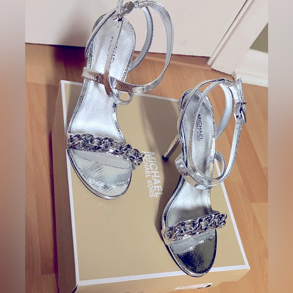 Michael Kors Silver High Heel Leather Sandal - Chain Front/Strappy/Size 7 - Picture 11 of 14
